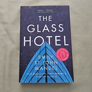 The Glass Hotel by Emily St. John Mandel Paperback‎